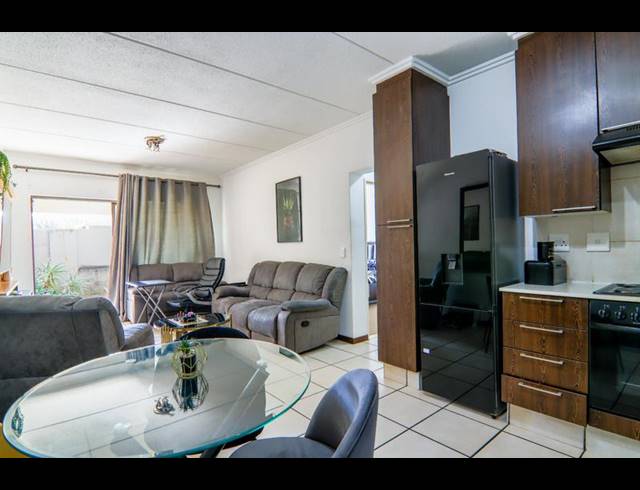 1 BEDROOM APARTMENT FOR SALE IN LONEHILL